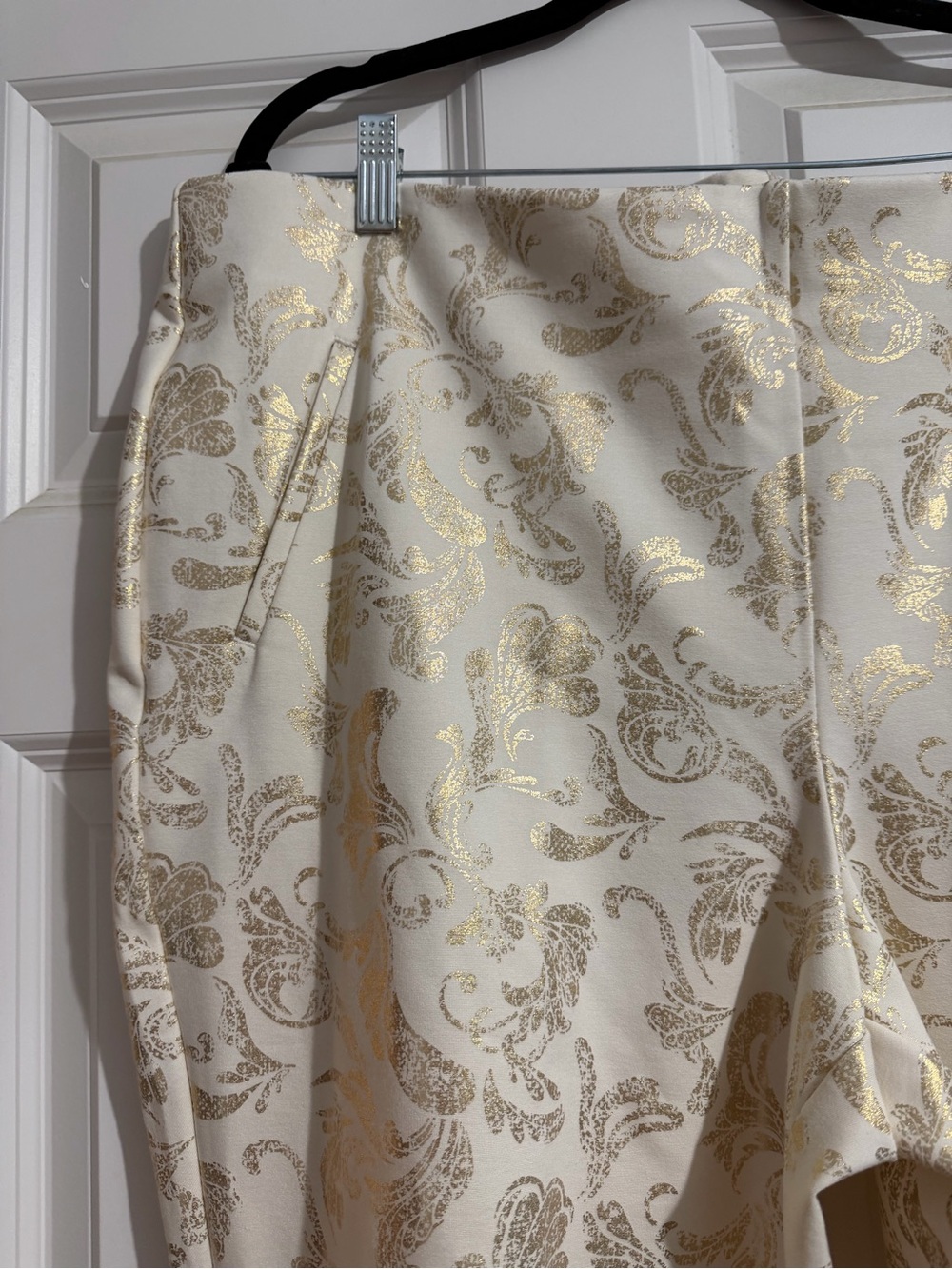 Chico's Slimming Pants Creamwith Gold Brocade Paisley 4T(20W) -NWT - Picture 5 of 5